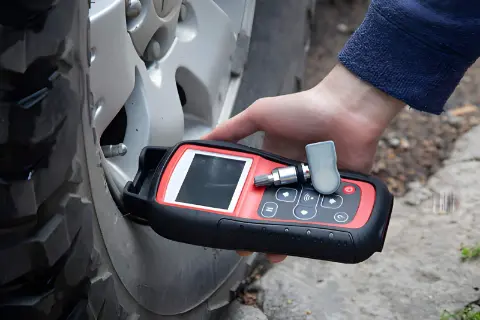 Mobile TPMS service sensor replacement